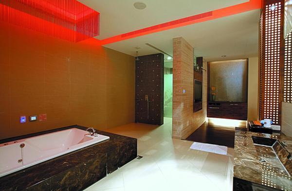 Hip Spa Motel Taichung Eksteriør billede
