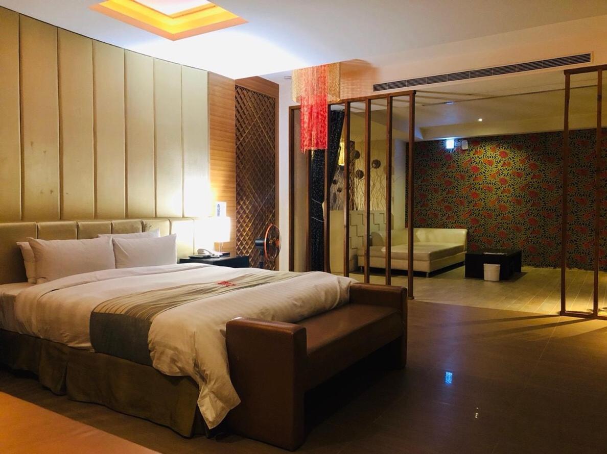 Hip Spa Motel Taichung Eksteriør billede